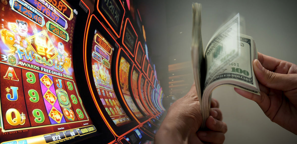 How does slot machine identify money?