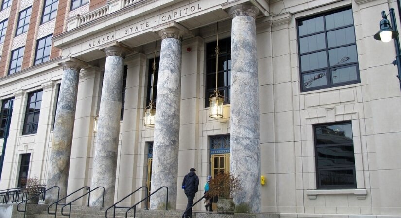 Photo of the front of the Alaska State Capitol building in Juneau.