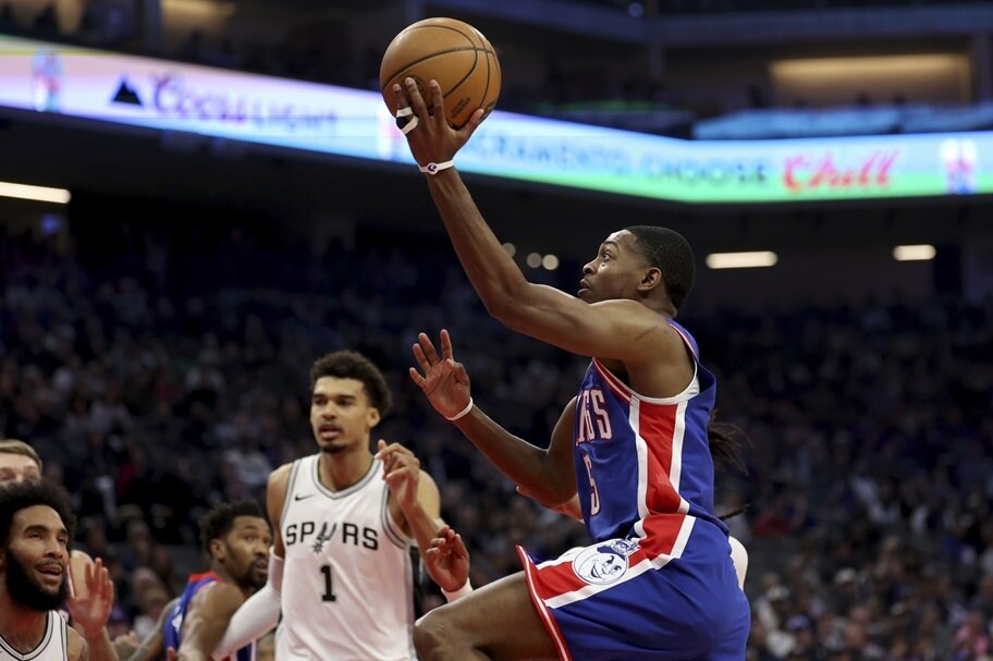 De’Aaron Fox Traded to San Antonio, Zach LaVine Heads to Sacramento