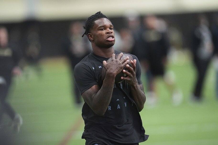 Travis Hunter catches a ball during Colorado's pro day.