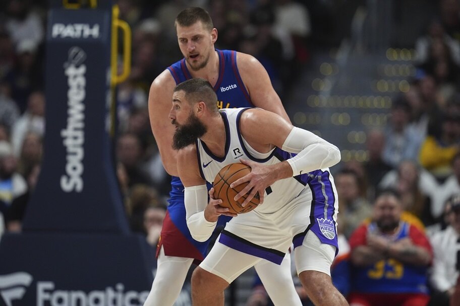 Nikola Jokic guards Jonas Valanciunas in an NBA game.