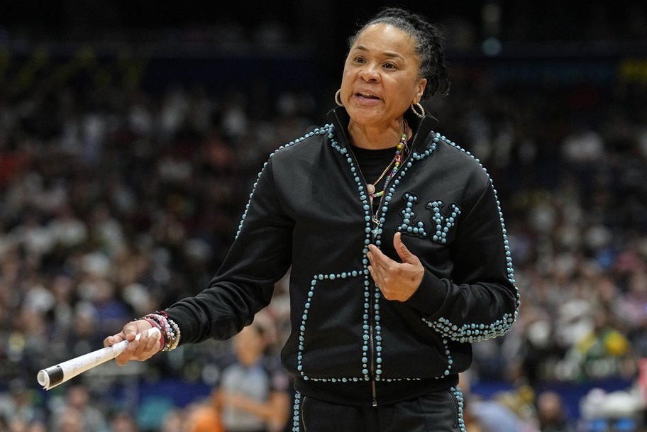 Dawn Staley of South Carolina reacts during a game.