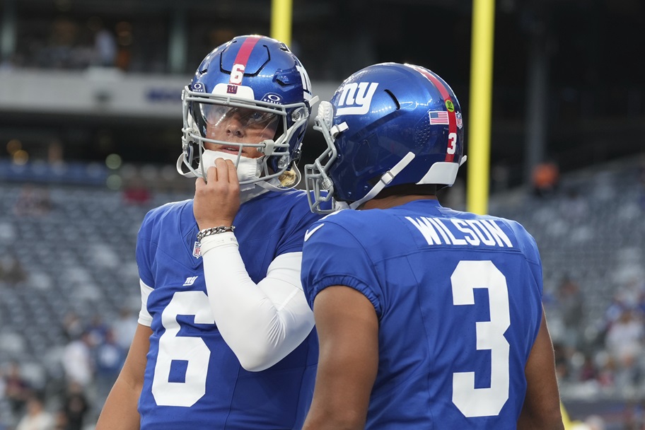 New York Giants quarterbacks Russell Wilson and Jaxson Dart talk during a preseason game.