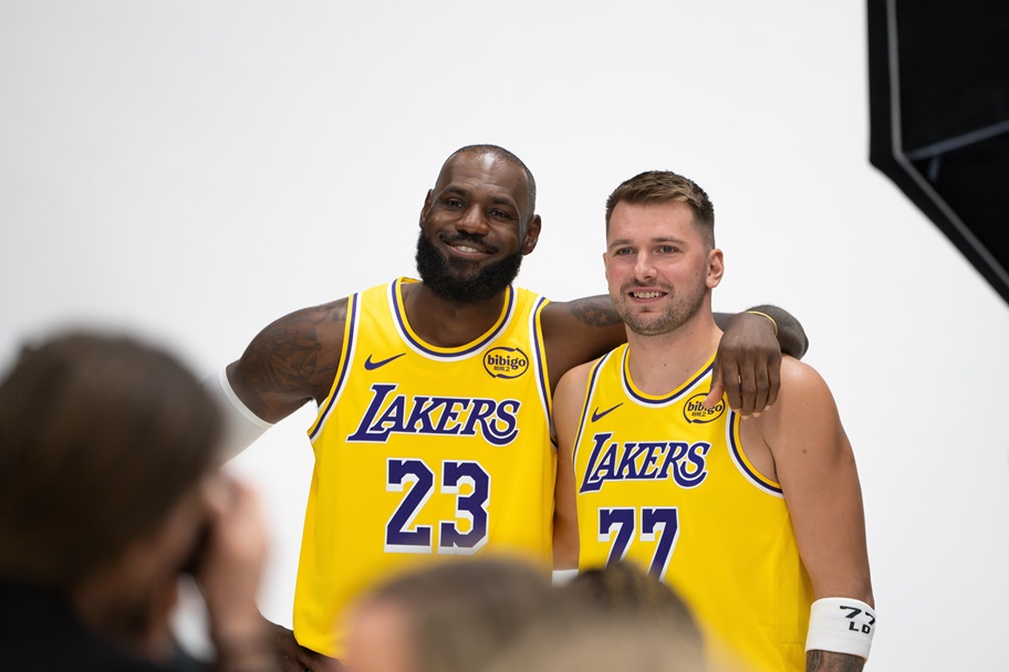 LeBron Tweet Causes Ticket Spike; Is “King” James Retiring?
