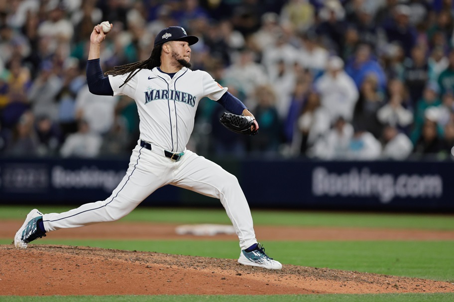 Luis Castillo of the Seattle Mariners throws a pitch.