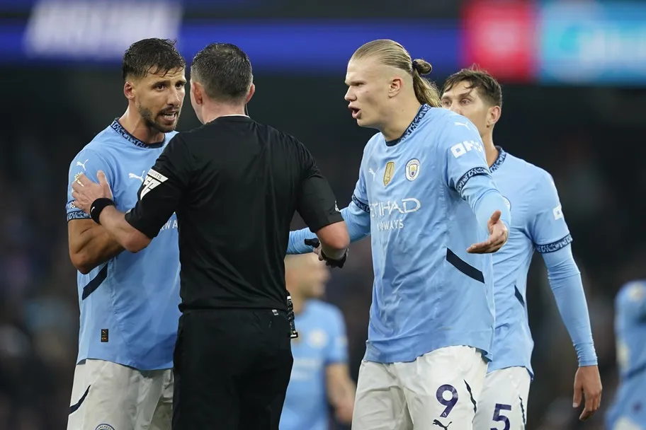 Does Michael Oliver Favor Manchester City in Big Matches?