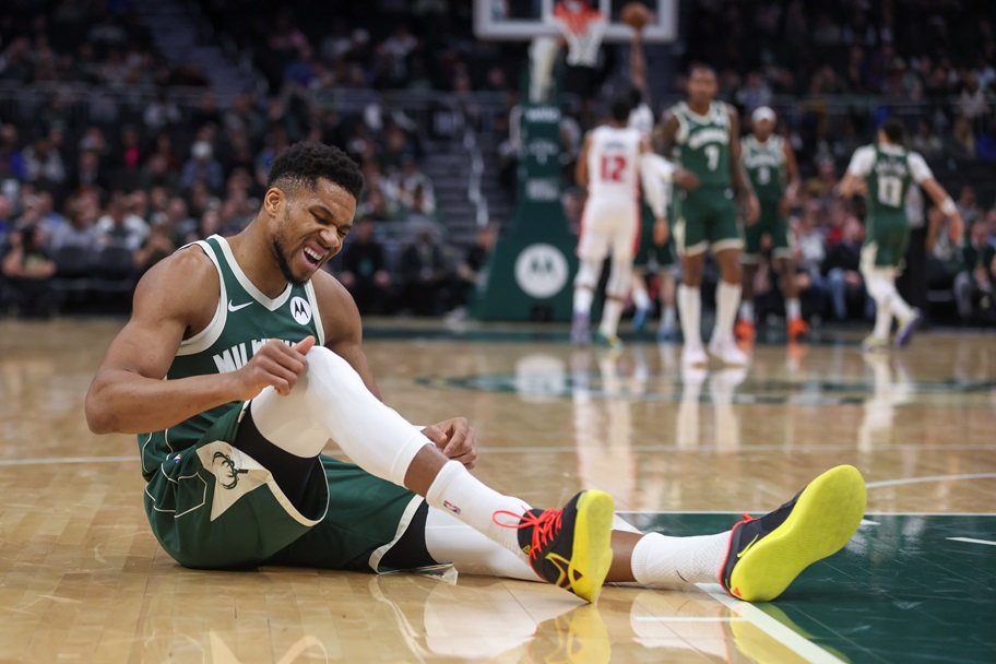 Giannis Avoids Major Injury, Out 2-4 Weeks; Does This Affect His Future?