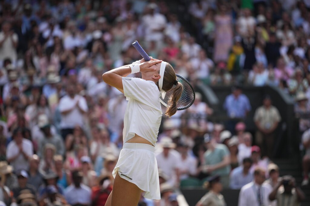 Women’s Wimbledon 2026 Final Betting Preview: Muchova vs. Noskova Odds and Prediction