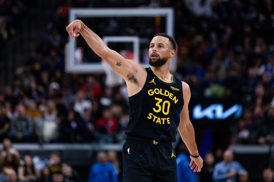 How Much Do NBA Personnel Make Compared to Steph Curry?